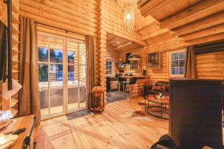 Cosy Cottage w/ Jacuzzi in Amazing Region - 4