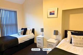 2BR House in St Helens, Fully furnished, Perfect for Short or Long Stays - 1