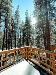 Fabulous Glamping Spot in Truckee, California: Charming Cabin near Lake Donner - 0
