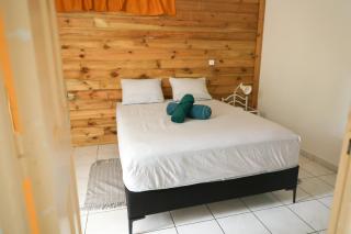 Bas de villa simple à Baie-Mahault - emplacement central - 4