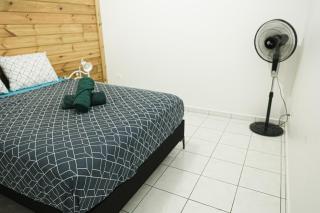 Bas de villa simple à Baie-Mahault - emplacement central - 1