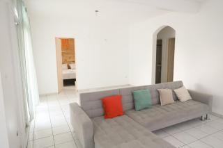 Bas de villa simple à Baie-Mahault - emplacement central - 6