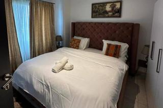 2 Bed Flat - Sleeps 4 - Parking - Wifi - 6