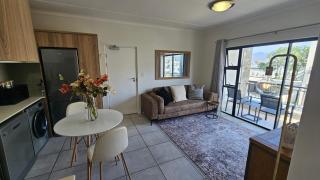 Luxury Apartment in Somerset West - 9
