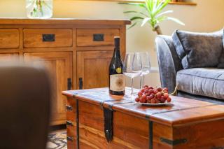 Redwood House - Free Parking - 2