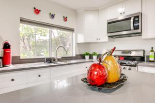 3 Mi to SoFi Stadium Cozy Studio with Patio! - Westmont - 3