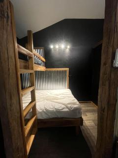 Luminous Cabin Nestled Among Nature in Indiana - 7