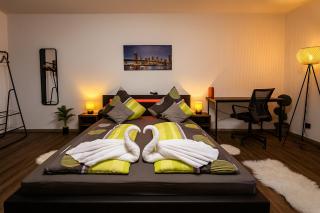 Homefeld Suite - Elegante und moderne Ferienwohnung zentral in Hünfeld bei Fulda mit Küche, kostenlosem Parkplatz und WLAN - 0