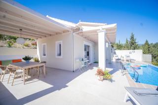 Giardinia Homes, car included - 1