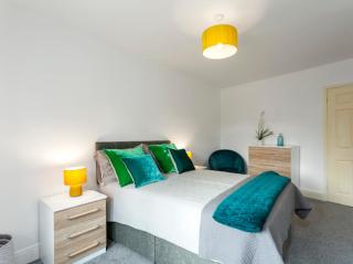 7 Guests - 6 Bedroom - Free Wi-Fi - NN15 - 9