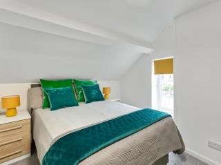 7 Guests - 6 Bedroom - Free Wi-Fi - NN15 - 1