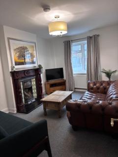 7 Guests - 6 Bedroom - Free Wi-Fi - NN15 - 4