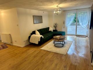 Spacious apartment in Leigh woods - 3