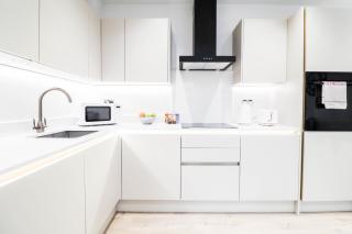 The Desborough Residence - Bright 1BR with Sofa Bed, Modern Lounge & Free Secure Underground Parking - 2