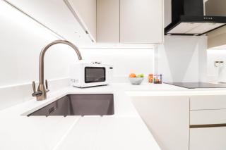 The Desborough Residence - Bright 1BR with Sofa Bed, Modern Lounge & Free Secure Underground Parking - 4