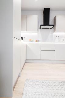 The Desborough Residence - Bright 1BR with Sofa Bed, Modern Lounge & Free Secure Underground Parking - 5