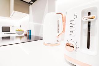 The Desborough Residence - Bright 1BR with Sofa Bed, Modern Lounge & Free Secure Underground Parking - 6