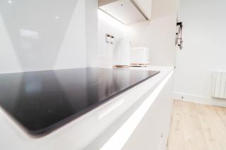 The Desborough Residence - Bright 1BR with Sofa Bed, Modern Lounge & Free Secure Underground Parking - 9