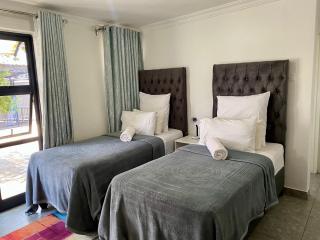 Luxurious 6 bed 6 baths in Sunridge - 2299 - 5