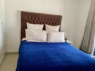 Luxurious 6 bed 6 baths in Sunridge - 2299 - 2