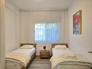 Sand & Sea Living - 7