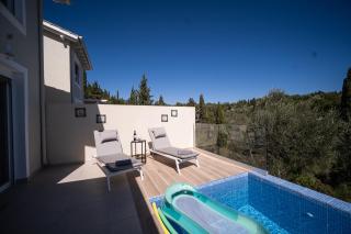 Giardinia Homes, car included - 7