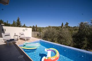 Giardinia Homes, car included - 8