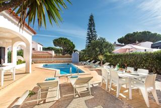 Spacious 4 bedroom villa, private pool, free air conditioning and wifi - 2