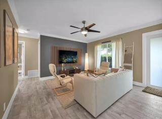 Tropical Oasis with Private Pool Jacuzzi - 0