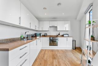 3 Bed 3 Bath Penthouse in Manchester - Parking - 4