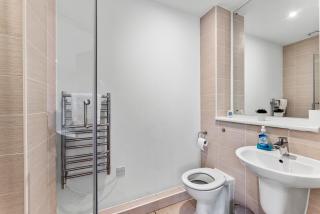 3 Bed 3 Bath Penthouse in Manchester - Parking - 1