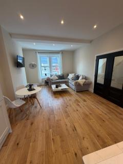 Modern 2 Bed 2 Bath Apartment in Prime Jesmond Location - 9