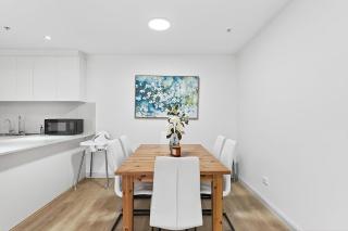 57K Abnb-Style Apt 3BR with 2 Free Parking & 3 mins walk to Mall - 7