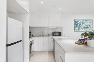 57K Abnb-Style Apt 3BR with 2 Free Parking & 3 mins walk to Mall - 2