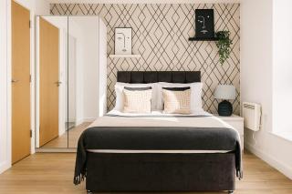 3 Bed 3 Bath Penthouse in Manchester - Parking - 6