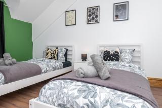 Llangefni Town Centre 3 Bed Apt & Free Parking - 2