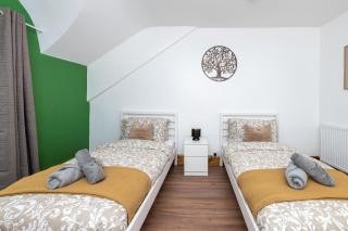 Llangefni Town Centre 3 Bed Apt & Free Parking - 3