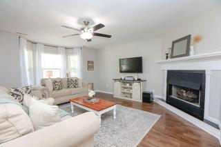 Sojourn Delightful Family Home Sleeps 6 - 1