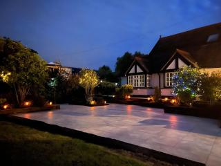 Cosy Island Cottage with Boat in Henley-on-Thames - 3