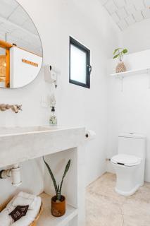 Downtown SURF SHACK- steps from main surf break - 6