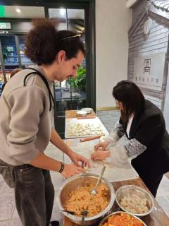 Nost algia S Hotel Chengdu KuanZhai Alley & Renmin Park 时光漫步S酒店 成都宽窄巷子人民公园地铁站店 Free fresh ground coffee,Free laundry service - 2