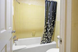 Hotel O Relax Inn Lewisburg near I-64 - 3