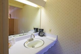 Hotel O Relax Inn Lewisburg near I-64 - 4