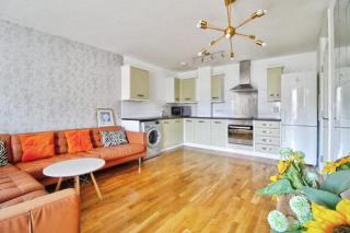 Entire rental unit in Greater London - 7