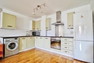 Entire rental unit in Greater London - 6