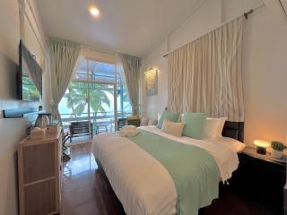 WalkToBeach-KingBr,Balcony,Kitchen,Grill,Pool,Cabana,FoodSt - 0