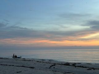 WalkToBeach-KingBr,Balcony,Kitchen,Grill,Pool,Cabana,FoodSt - 7