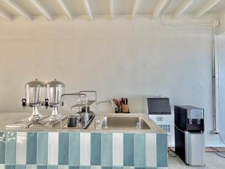 WalkToBeach-KingBr,Balcony,Kitchen,Grill,Pool,Cabana,FoodSt - 4