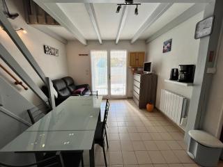 Belle maison de vacances semi climatisée, clôturée, véranda, 6 couchages, résidence LE VILLAGE DE LA MER LRVM93 - 6