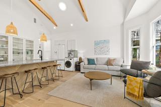 Haven Tiny House - Pool, Walk to Downtown - 9